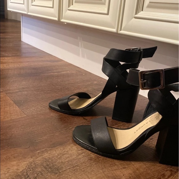 Chinese laundry - Picture 1 of 3